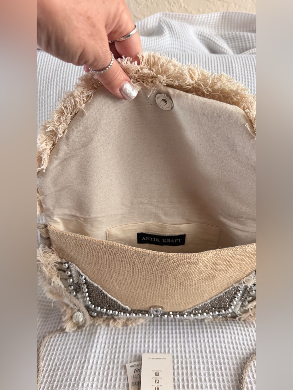 Antik Kraft Clutch is a bohemian-style crossbody bag - Picture 4 of 7